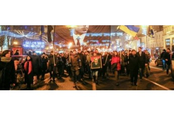 Центром Києва пройшла смолоскипна хода, приурочена Євромайдану (фото)