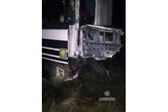На трасі Ковель-Ягодин п'яний водій вантажівки врізався у легковик (фото)