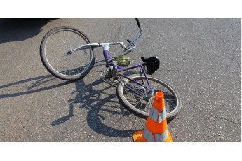 У райцентрі на Волині автівка збила велосипедиста, чоловік в реанімації