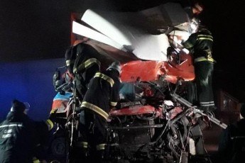 Вантажівка на швидкості влетіла у кафе на Хмельниччині, троє загиблих
