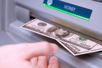 В Україні дозволили обмін валюти у банкоматах та терміналах