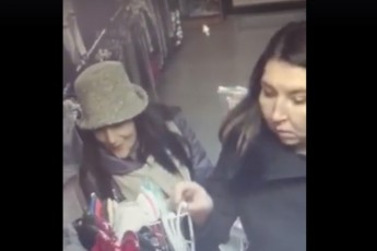 У Луцьку дві жінки нахабно крали речі у дитячому магазині (відео)