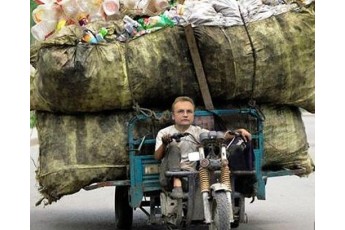 Знову мандрує: на Волині затримали вантажівки з львівським сміттям