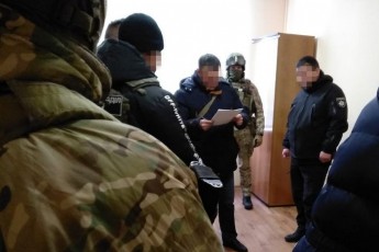 Підполковника поліції викрили на хабарі у $3 800 на Одещині