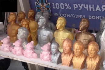 На різдвяному ярмарку в окупованому Донбасі продавали погруддя Путіна