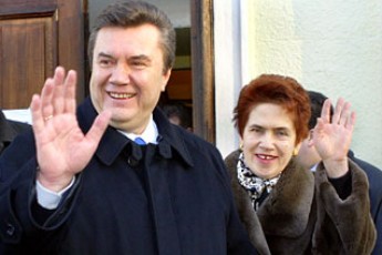 Дружина Януковича відкрила у Криму розважальний заклад
