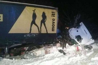 Потяг врізався у вантажівку в Словаччині, семеро постраждалих (фото)