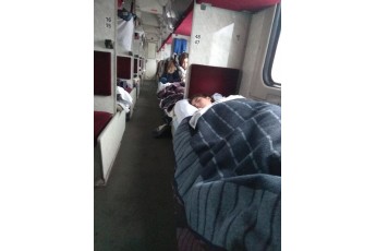 Спали в одязі під трьома ковдрами: пасажири потяга Ковель-Харків скаржаться на жахливі умови