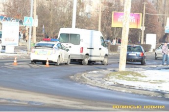 У Луцьку легковик протаранив мікроавтобус на пішохідному переході (фото)