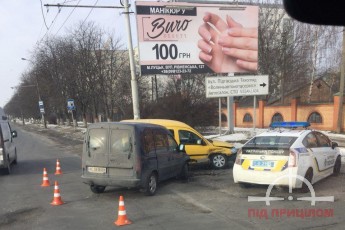 У Луцьку на Рівненській зіткнулися два авто (фото)
