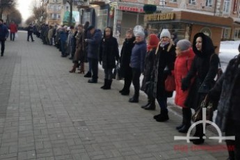 Головні новини Волині 22 січня: у центрі Луцька тисячі людей об'єднались у 