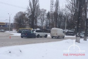 ДТП у Луцьку: Mercedes врізався у Range Rover (фото)