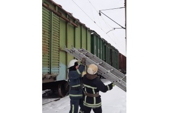 Знімали з вагону: підлітка вдарило струмом на даху поїзда у Кропивницькому (Фото)