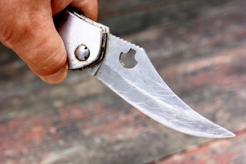 Криваве застілля: чоловік вдарив ножем свого товариша на Тернопільщині