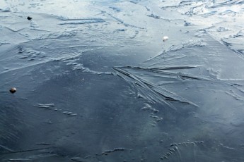 Патрульні, які рятували рибака, провалились під лід