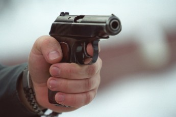Троє чоловіків вистрілили 5-річній дитині в голову у Києві