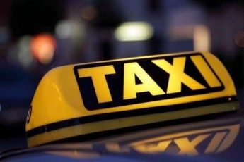 У Луцьку таксист викрав у клієнта телефон та золоті прикраси