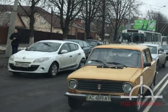 У Луцьку заблоковано рух транспорту через аварію двох легковиків (фото)