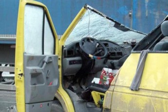 Мікроавтобус зіткнувся з вантажівкою: багато загиблих і потерпілих з Молдови (фото)