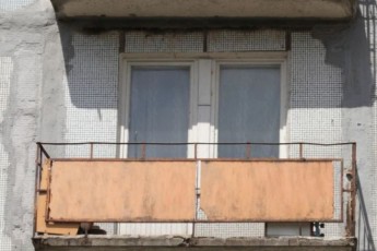 Військовий повісився на балконі власної квартири в Одесі