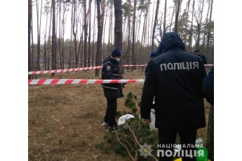 Немовля в пакеті знайшли мертвим у лісосмузі Києва