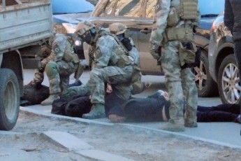 Спецпризначенці зі стріляниною затримали банду у Дніпрі (фото)