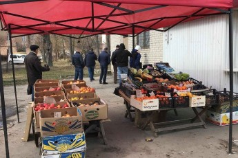 Чоловік торгував фруктами та наркотиками на ринку Нововолинська