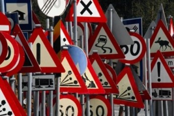 На волинській дорозі невідомі крадуть дорожні знаки