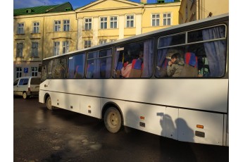 Автобус з волинськими чиновниками, яких возили на проплачений мітинг Порошенка до Львова, потрапив у ДТП