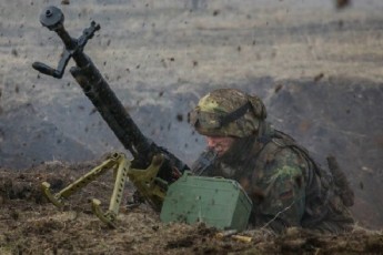 8 українських військових поранили за добу на Донбасі