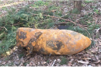 Волиняни знайшли у лісі фугасну осколкову 250-кілограмову бомбу