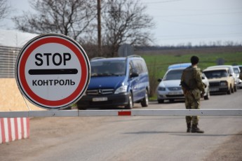Сотні автівок застрягли на кордоні з Польщею