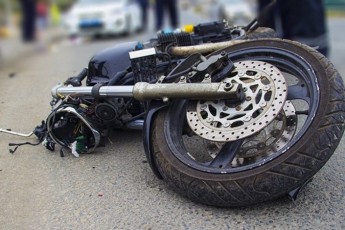 На Волині мотоцикл влетів у автомобіль, двоє постраждалих