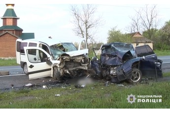4 смерті, важкотравмованих вирізали з автівок: моторошна ДТП сталась на Вінничині (Відео)