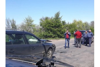 Під Луцьком сталася аварія за участі двох легковиків (фото)
