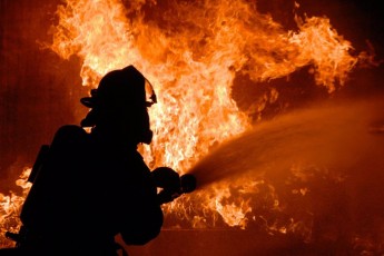 Пожежа на Соборності в Луцьку: вогнеборці врятували 66-річного чоловіка