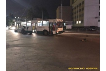 У Луцьку врізались тролейбус з евакуатором (Фото)