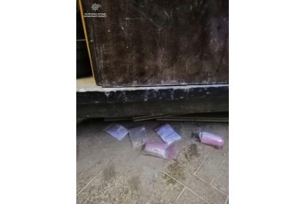 У підвалі луцької багатоповерхівки виявили молодика з наркотиками (фото, відео)
