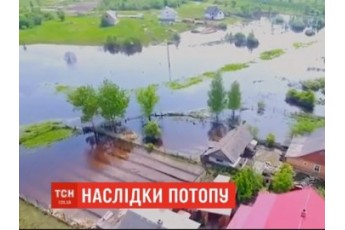 Потоп забрав ціле селище під воду (відео)
