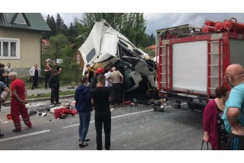 У кривавій аварії за участі вантажівок загинув громадянин Хорватії (фото)