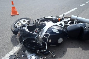 У Луцьк мотоцикл збив жінку, постраждала − у лікарні