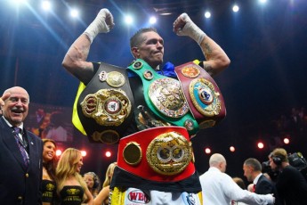 Відомого українського боксера позбавили ще одного чемпіонського титулу