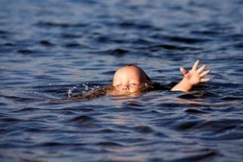 У штучній водоймі на Волині втопився 2-річний хлопчик