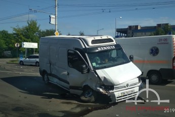 Розтрощені автівки: у Луцьку в аварії постраждала дитина (фото)