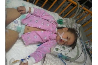 Корчився від болю і блював кров'ю: халатність лікарів забрала життя 2-річного малюка