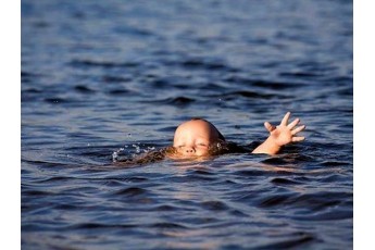 На Волині у ставку потонула 1,5-річна дитина