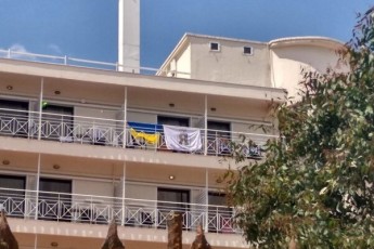 Дітей АТОвців та сиріт виселили з готелю через український прапор (фото)