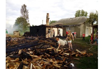 Пожежа на Волині: горіли житловий будинок та літня кухня (фото)