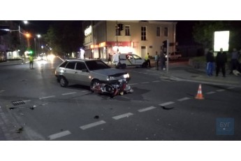 У місті на Волині зіткнулись автівка і мотоцикліст (фото)