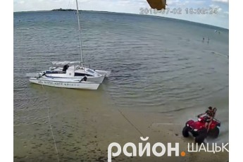 На Волині п'яний мажор їздив квадроциклом по озері (відео)